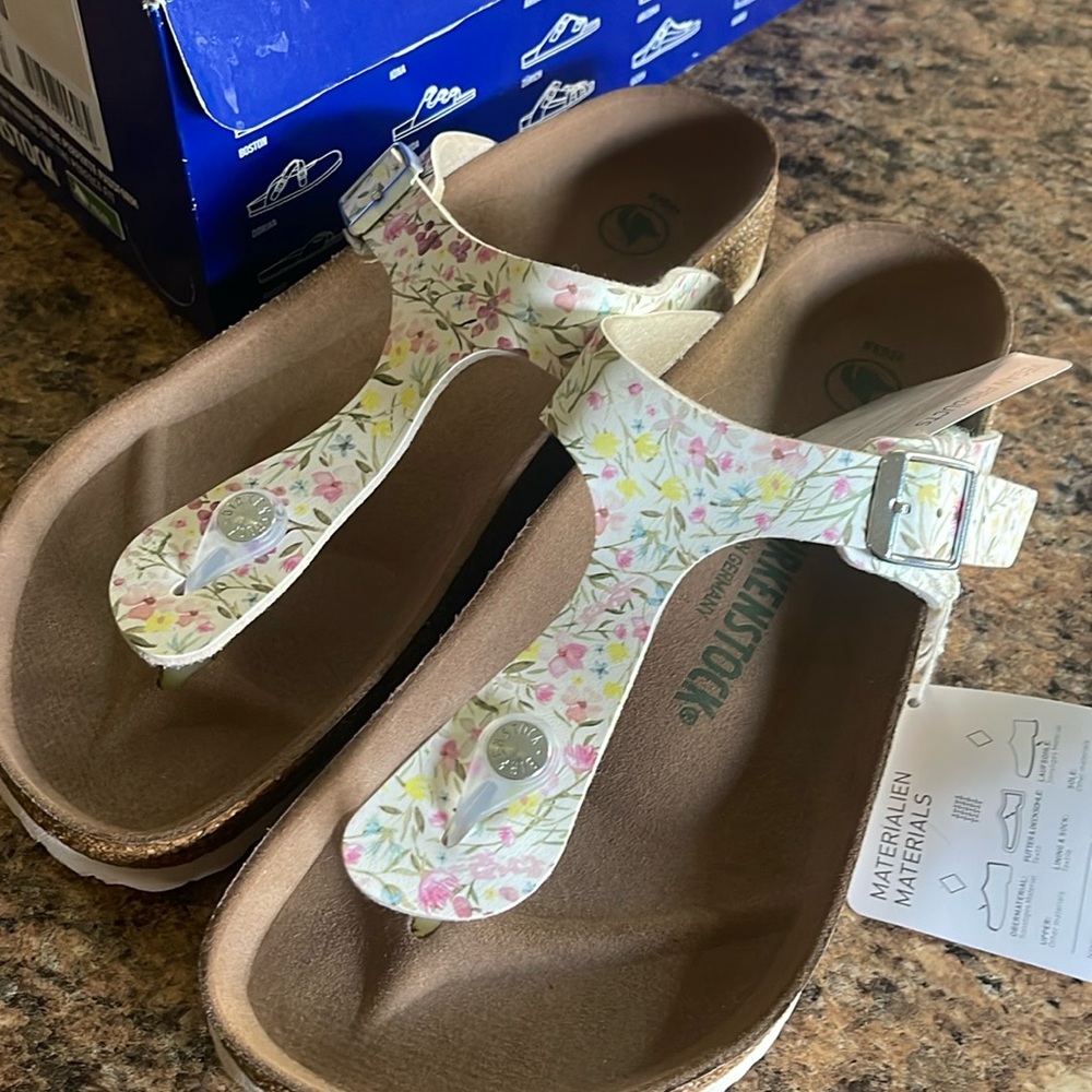 Women’s Birkenstock Gizeh Sandal/Flip Flop Watercolor Size 40 or 9 US